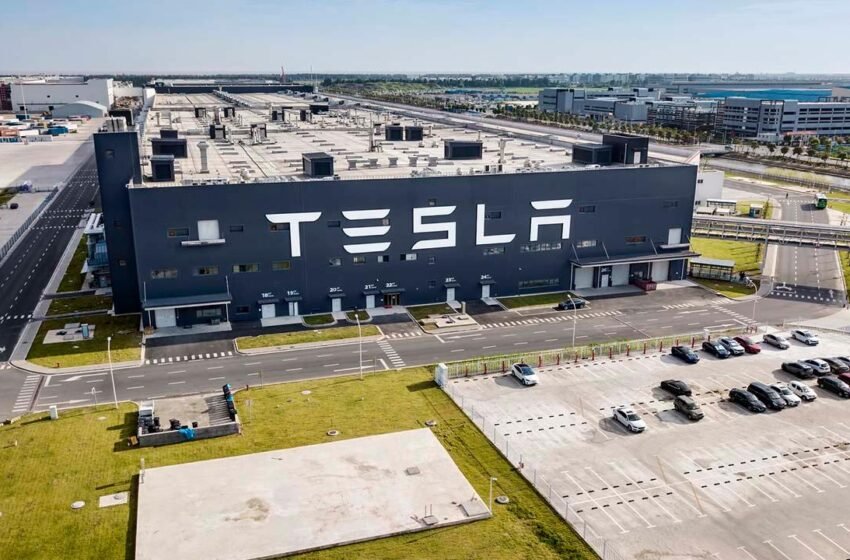  Tesla reanuda contrataciones en México.